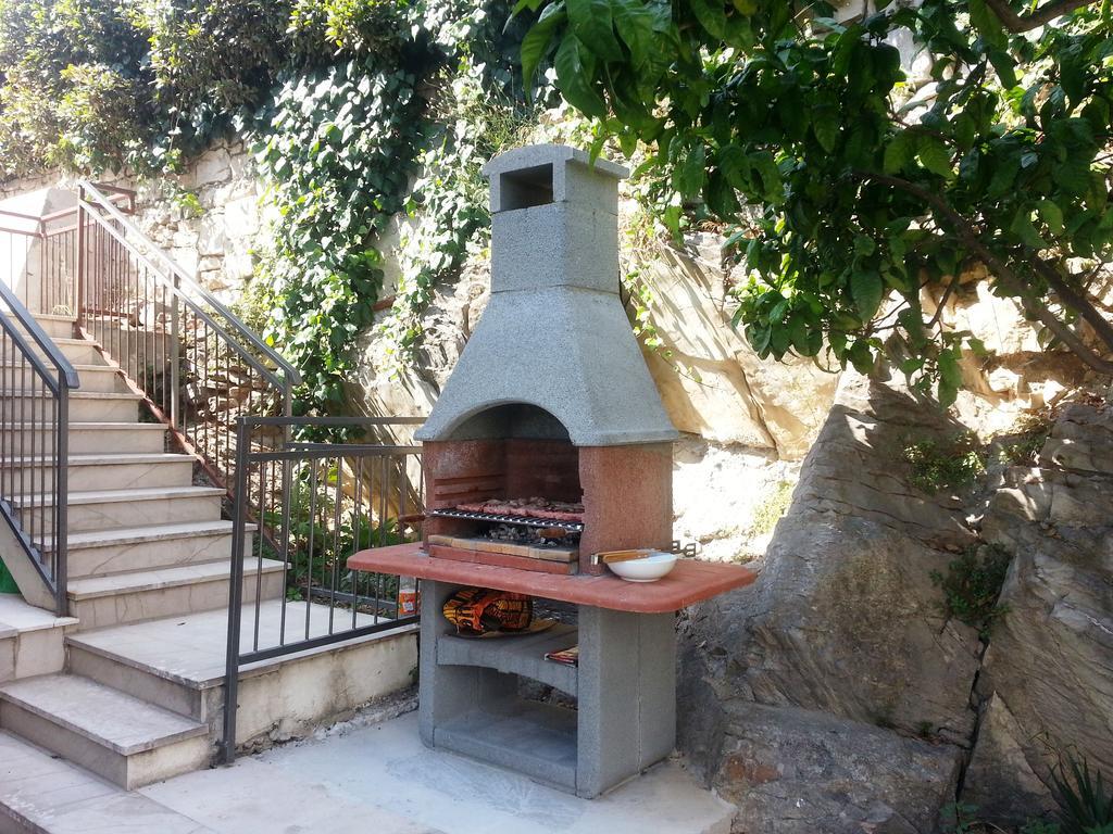 Holiday Home Petra Podstrana Bagian luar foto