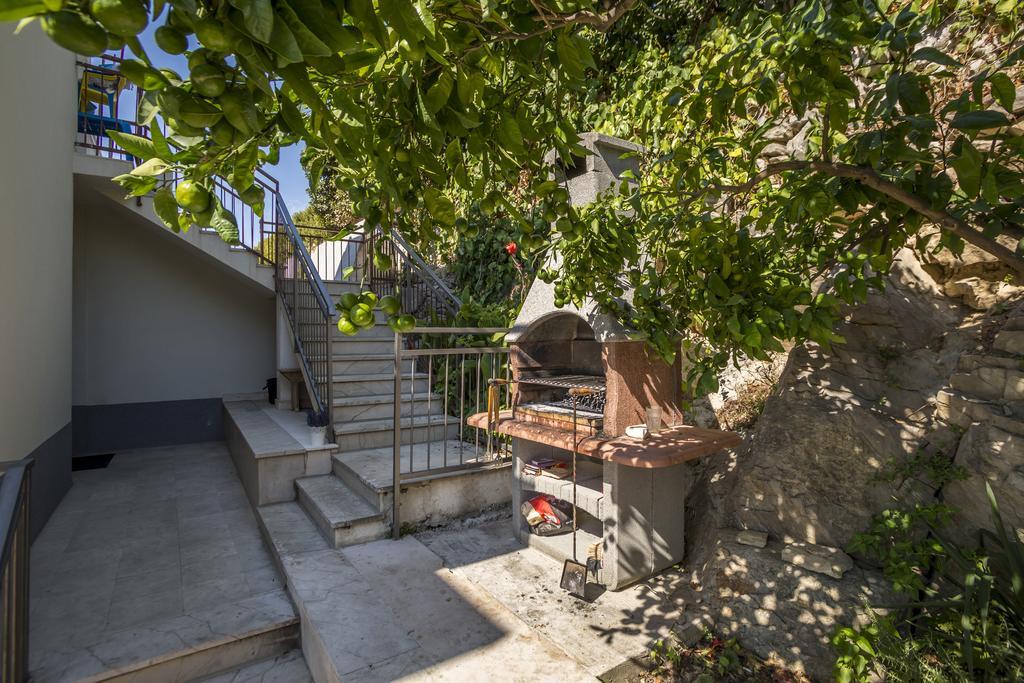 Holiday Home Petra Podstrana Bagian luar foto