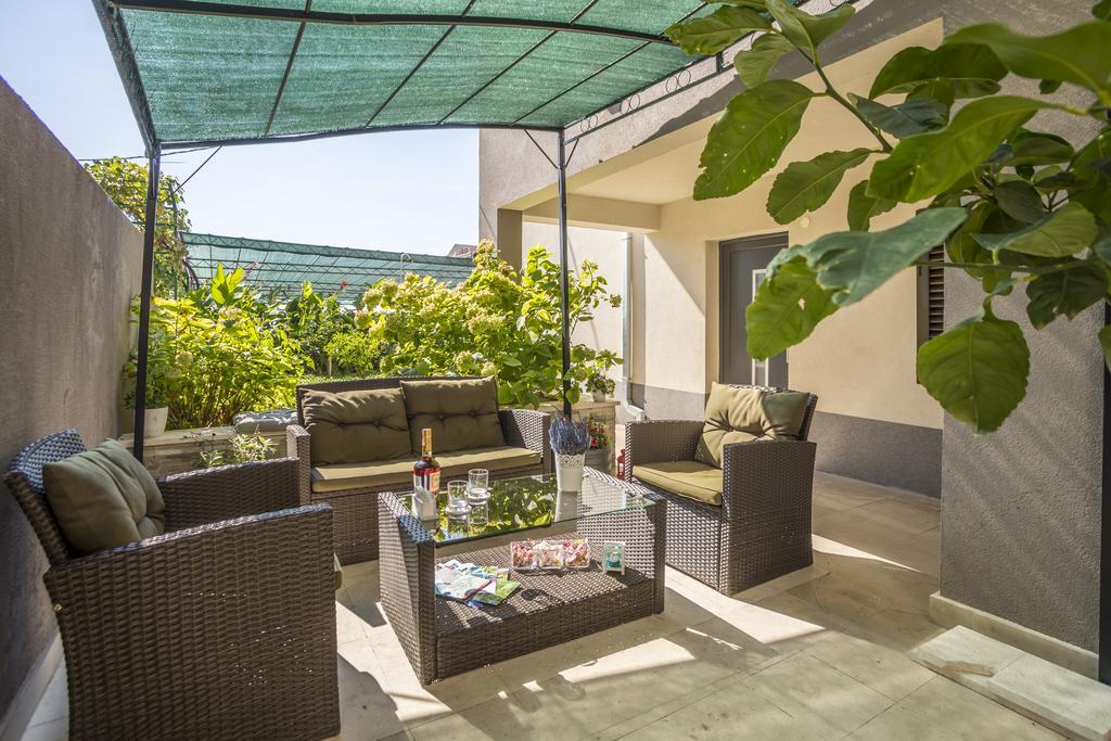 Holiday Home Petra Podstrana Bagian luar foto