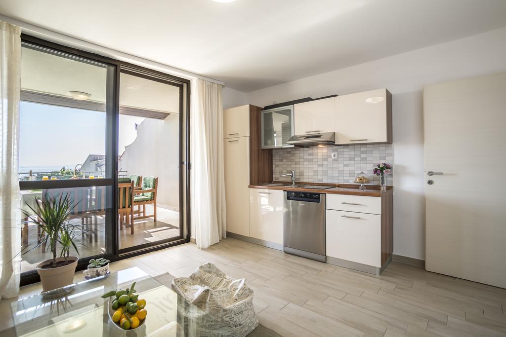 Holiday Home Petra Podstrana Bagian luar foto