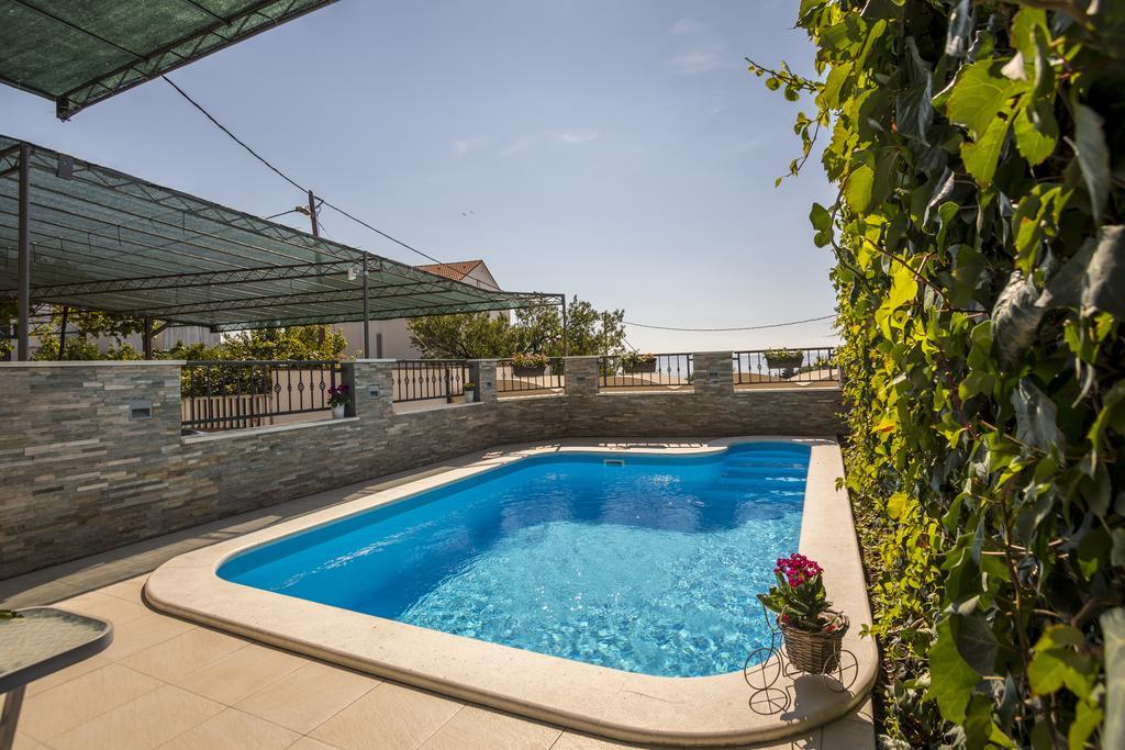 Holiday Home Petra Podstrana Bagian luar foto