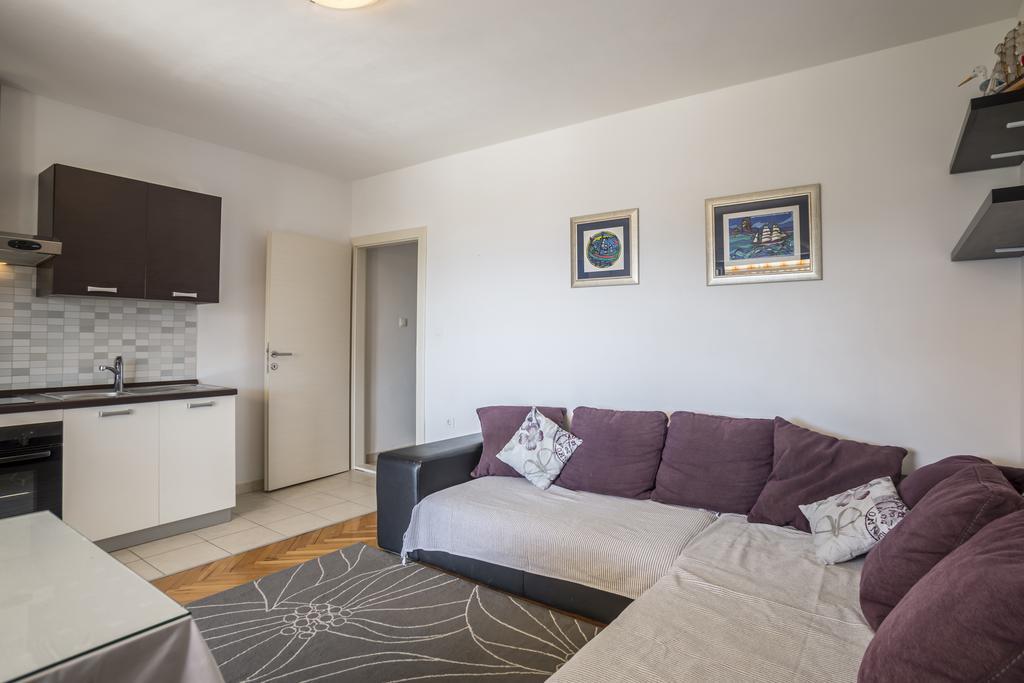 Holiday Home Petra Podstrana Bagian luar foto
