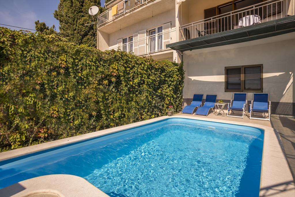 Holiday Home Petra Podstrana Bagian luar foto