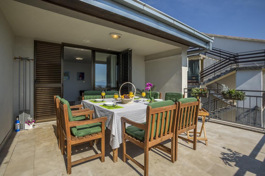 Holiday Home Petra Podstrana Bagian luar foto