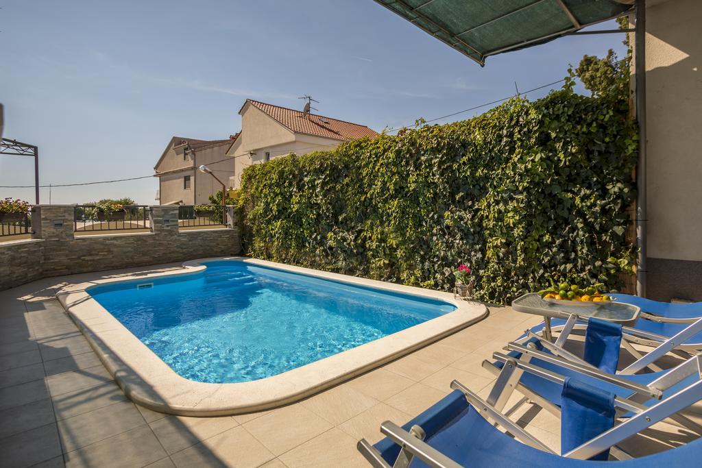 Holiday Home Petra Podstrana Bagian luar foto