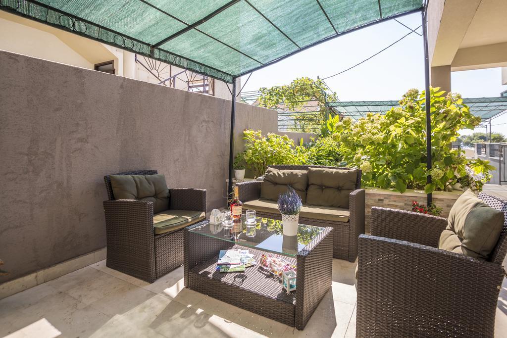 Holiday Home Petra Podstrana Bagian luar foto