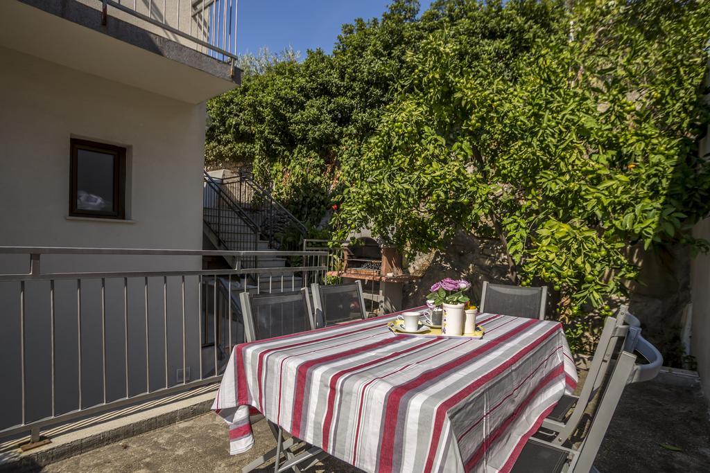 Holiday Home Petra Podstrana Bagian luar foto