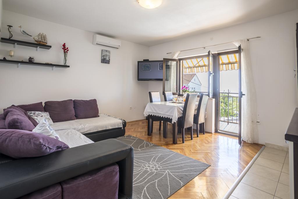 Holiday Home Petra Podstrana Bagian luar foto