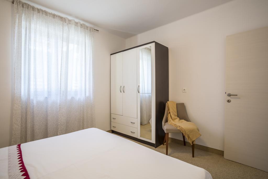 Holiday Home Petra Podstrana Bagian luar foto