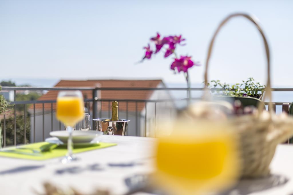 Holiday Home Petra Podstrana Bagian luar foto